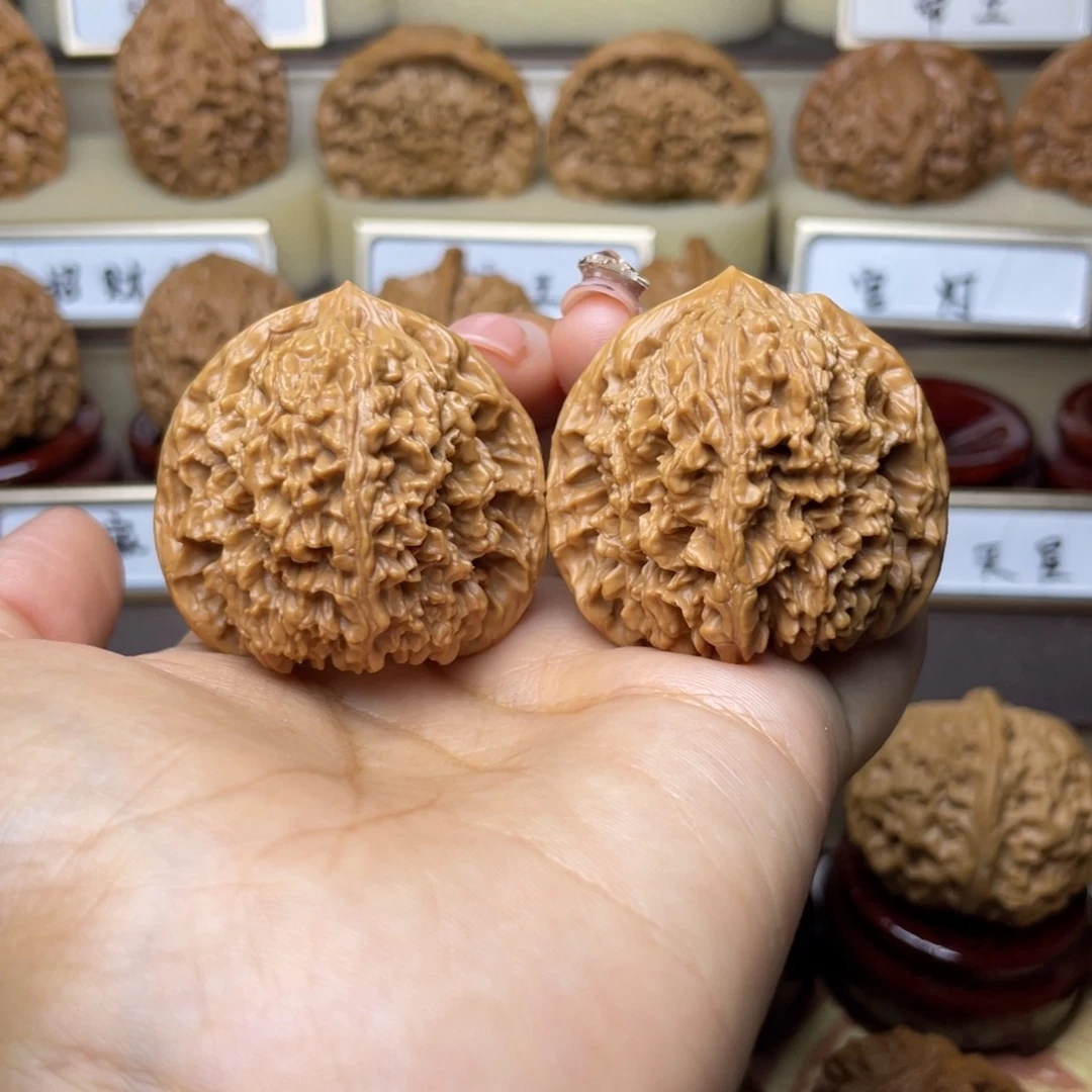 文玩核桃把件满天星40左右