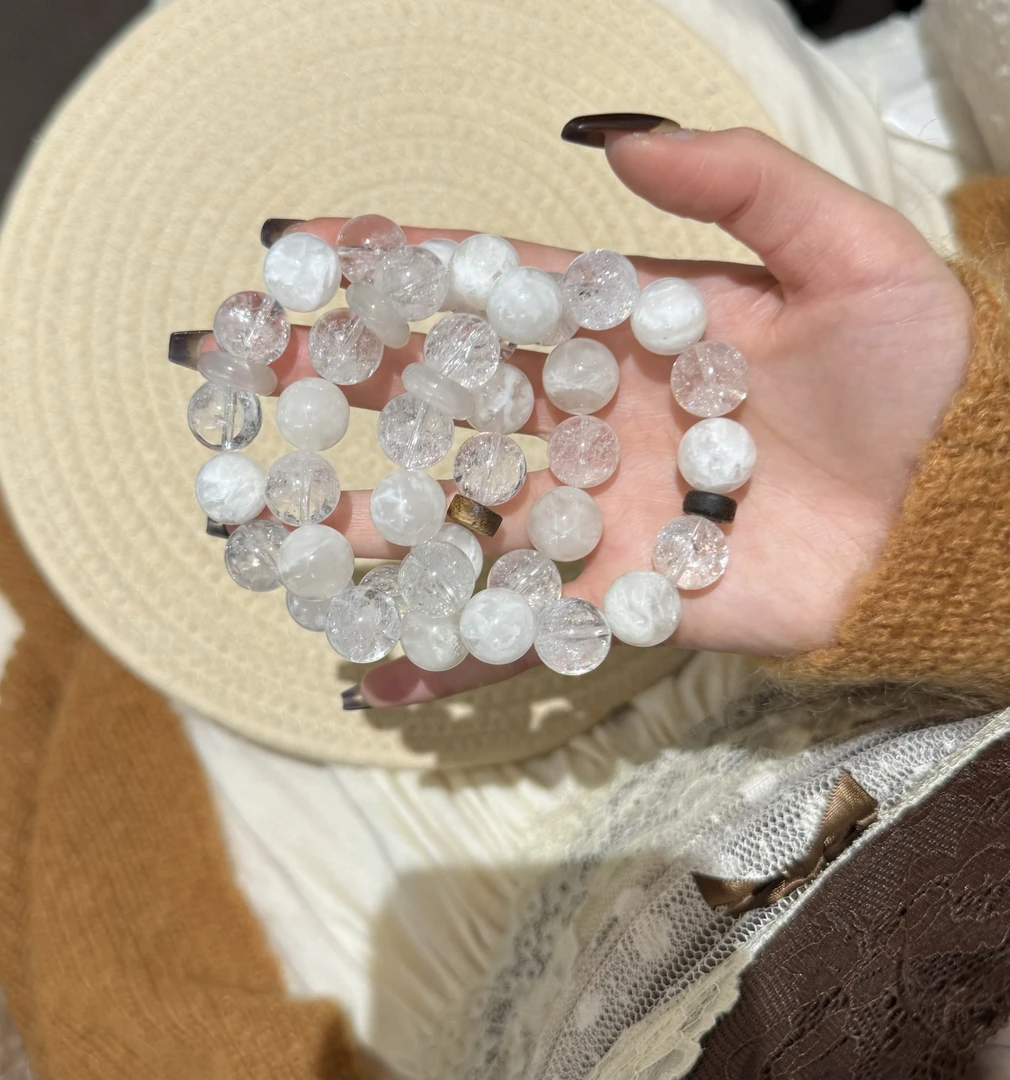 A31《大约在冬季》白阿赛白雪花手串