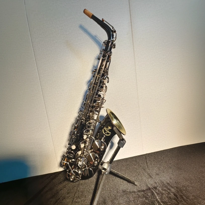 黄口亮镍键中音萨克斯