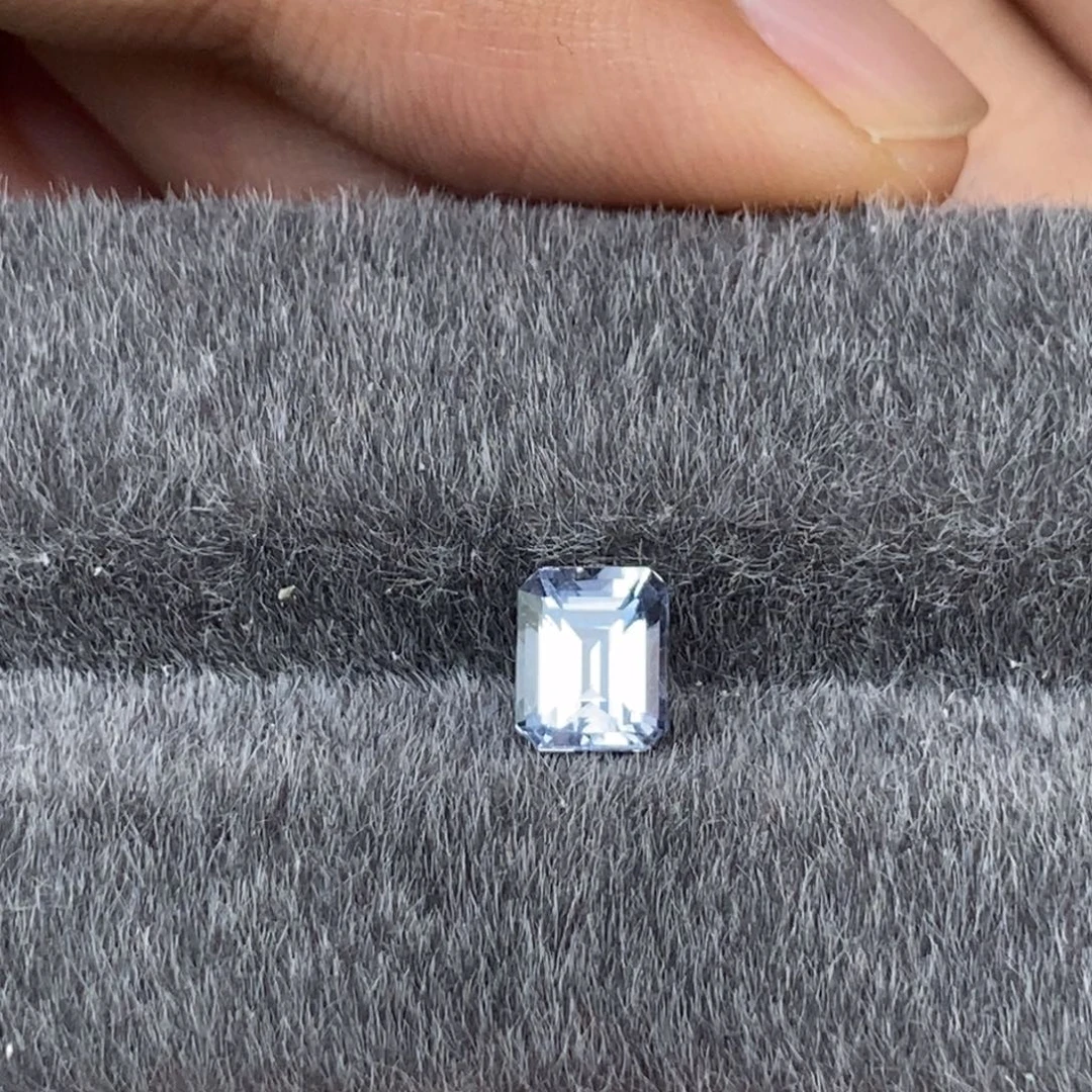 裸石尖晶石1.07ct 金属灰尖晶