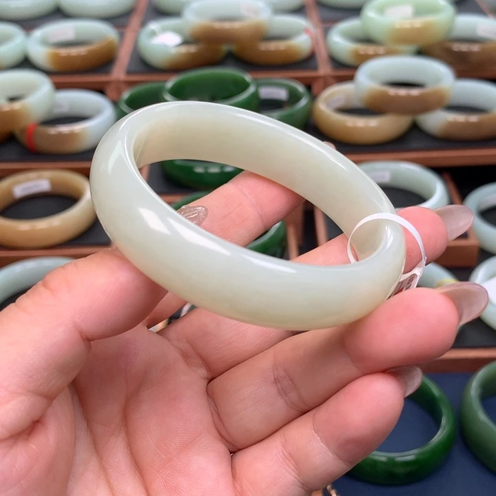 和田玉手镯未镶嵌5758圈口