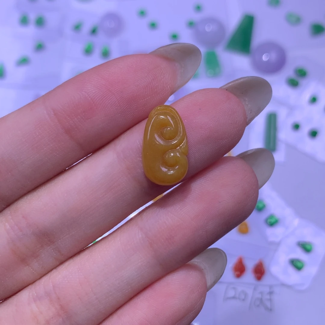 翡翠未镶嵌挂件如意