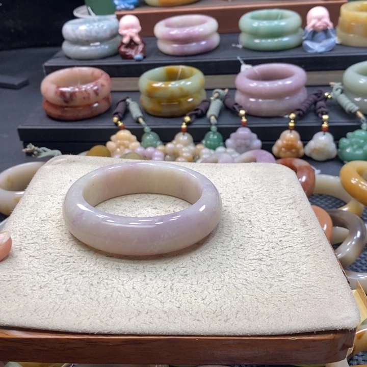 未镶嵌手镯石英岩玉