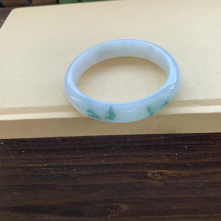 冰润细腻飘花手镯，特价7980圈口54.8-12.3-7.1，天然翡翠缅A小纹