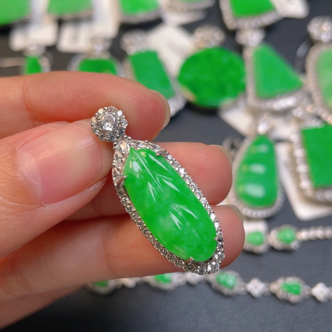 颈饰银S925镶嵌翡翠