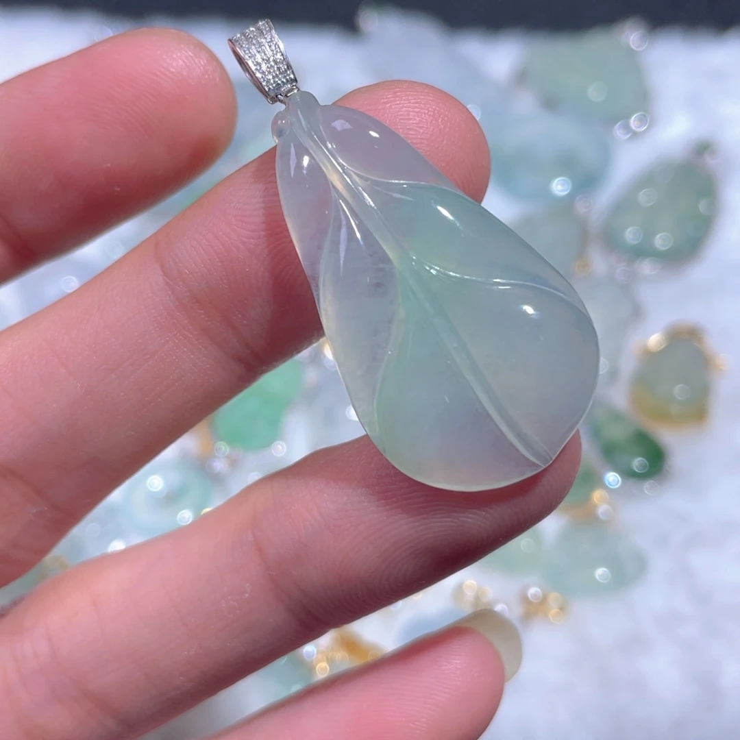 翡翠18K金镶嵌颈饰翡翠