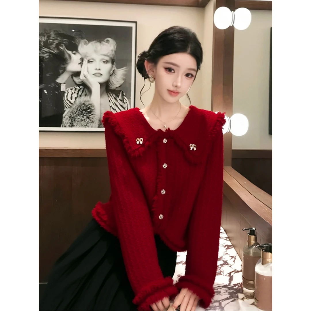2025新款今年冬流行上衣巨好看减龄红色圣诞娃娃领木耳边针织毛衣