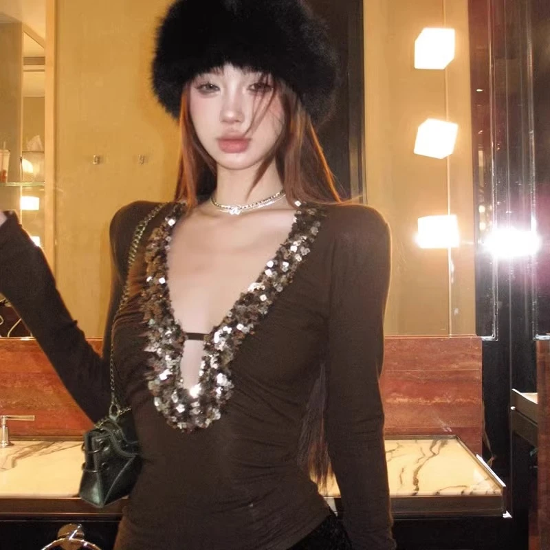 2024热辣性感低胸别致深v领内搭新款重工亮片拼接设计修身上衣女