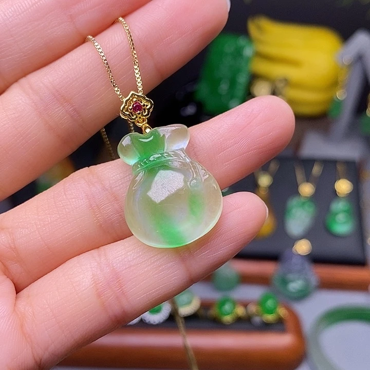 吊坠(赠链)未镶嵌翡翠