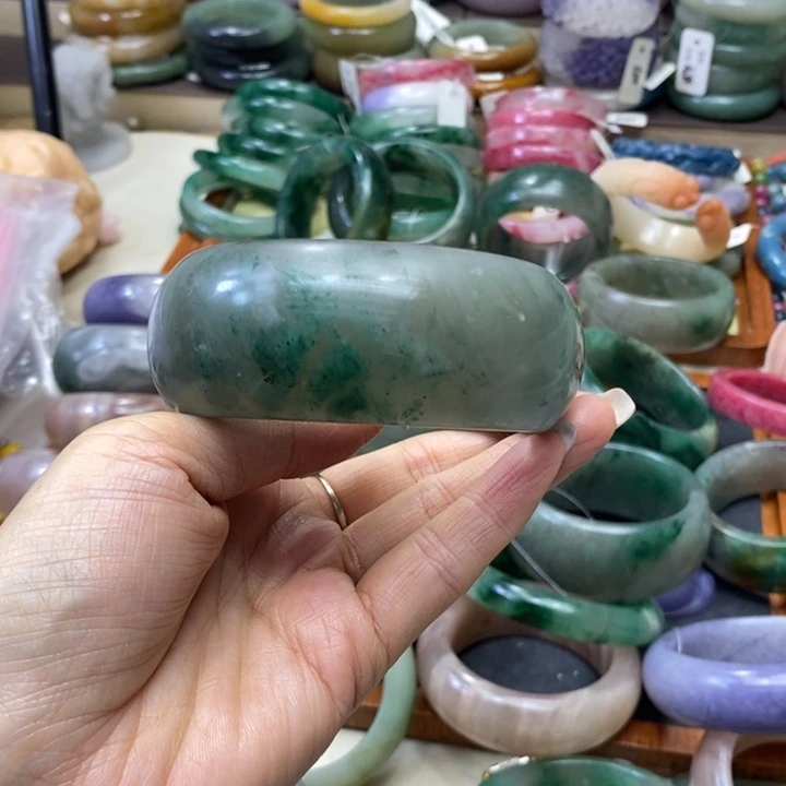未镶嵌手镯石英质玉琳*