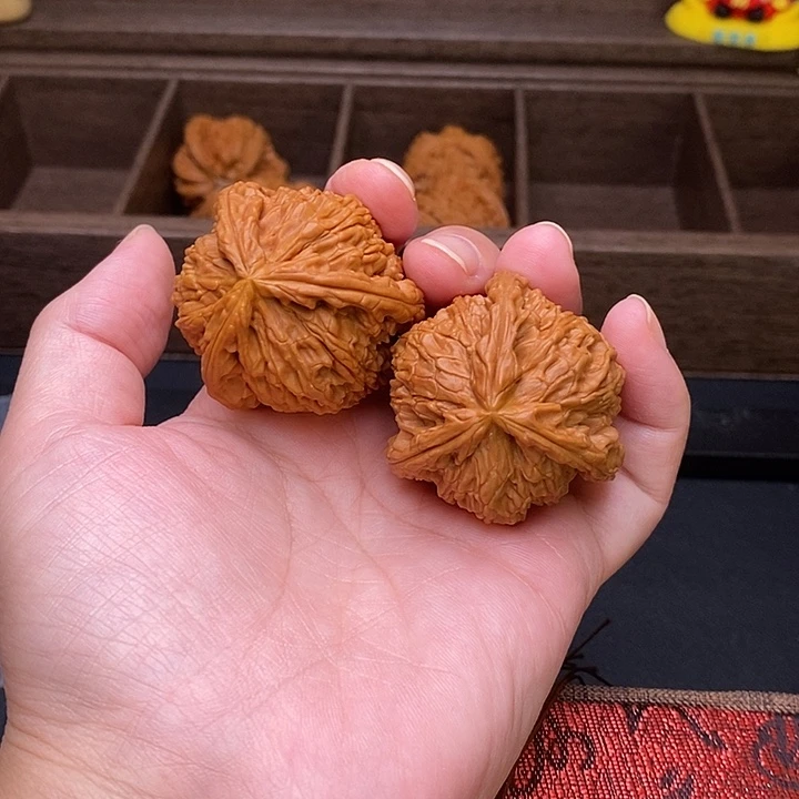 小***3把件文玩核桃白奔