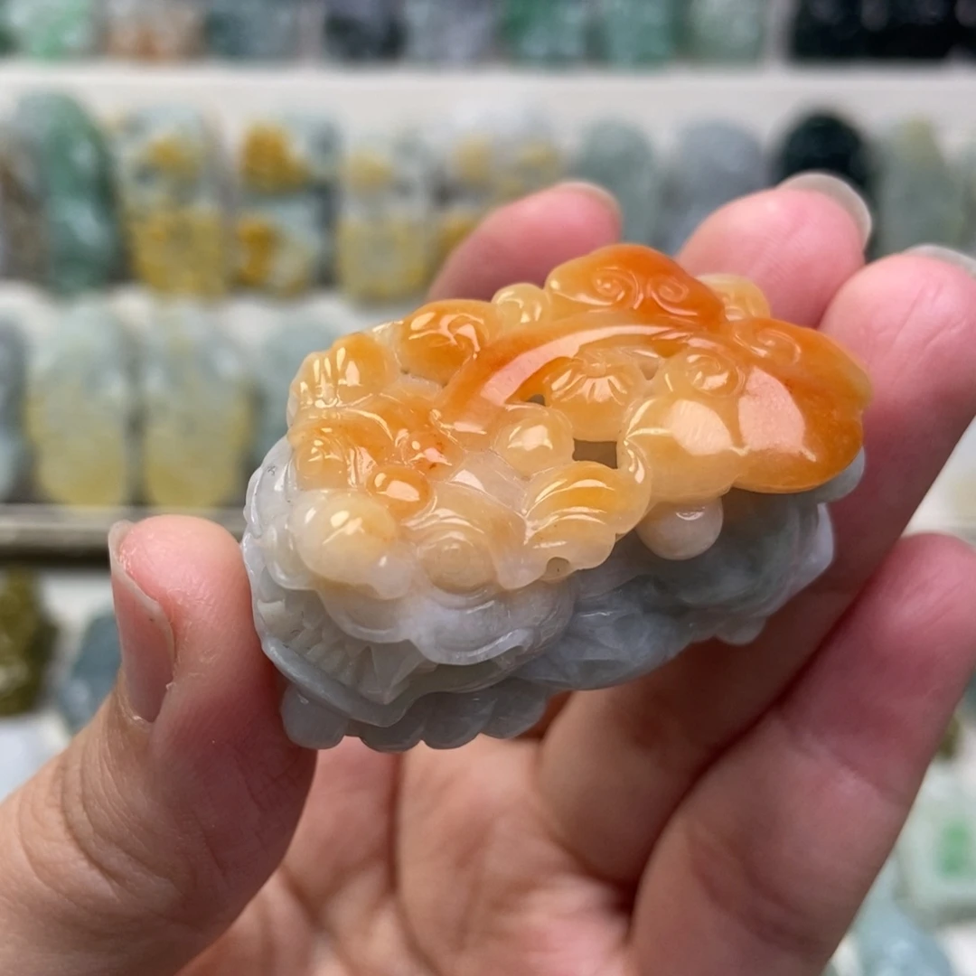 翡翠吊坠(赠链)未镶嵌口含珠