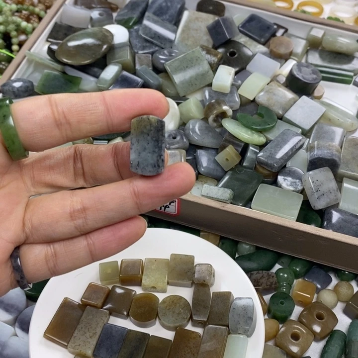 沐***）和田玉未镶嵌挂件