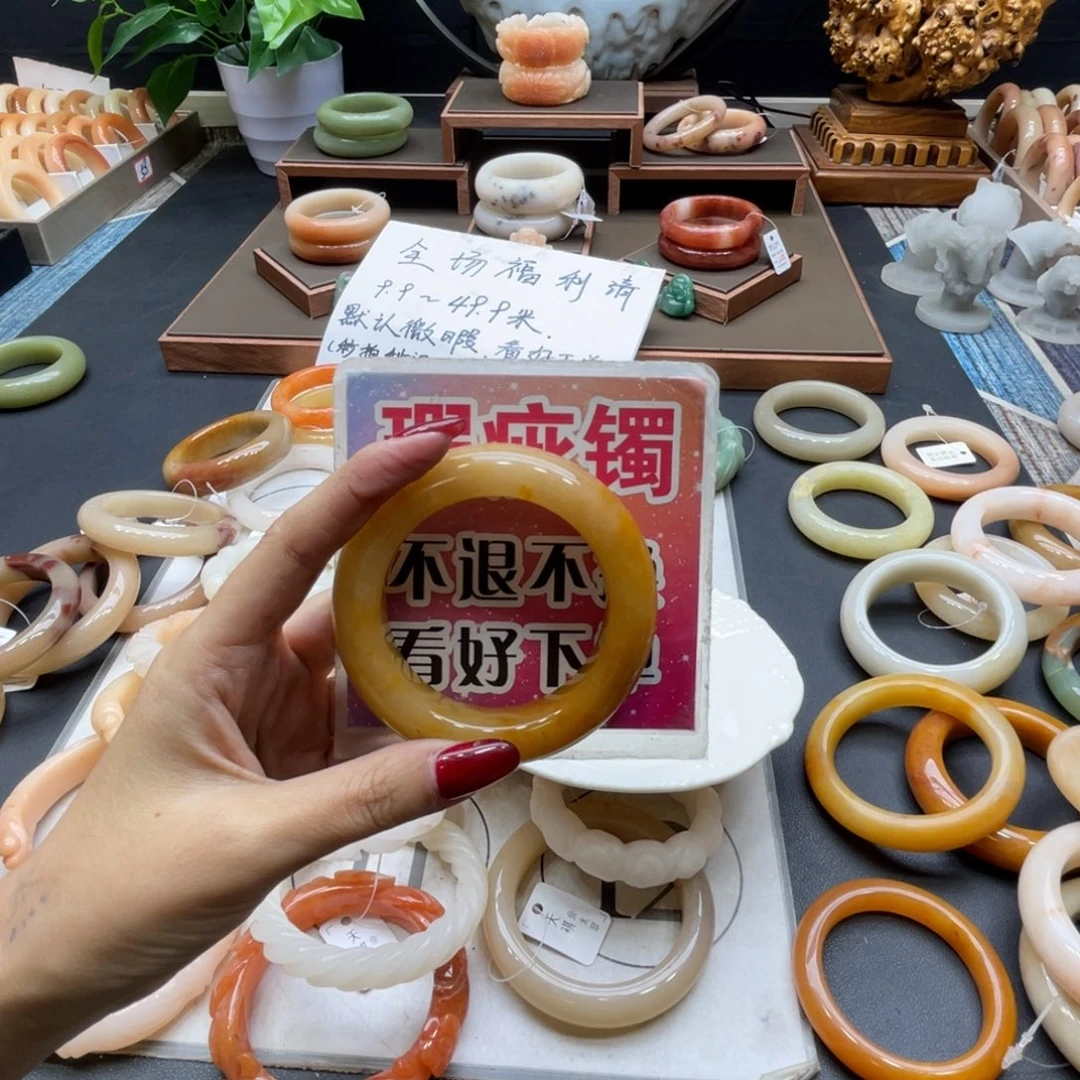 Y****石英岩玉未镶嵌手镯