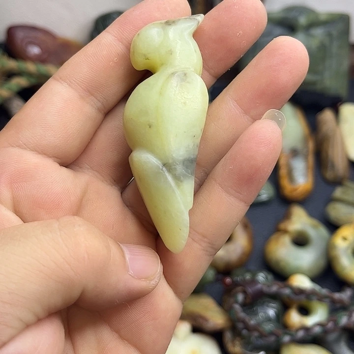 道***旧未镶嵌岫岩老玉（透闪石质玉）挂件