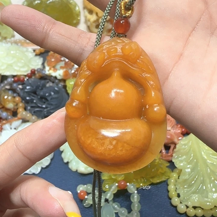 未镶嵌蛇纹石玉吊坠