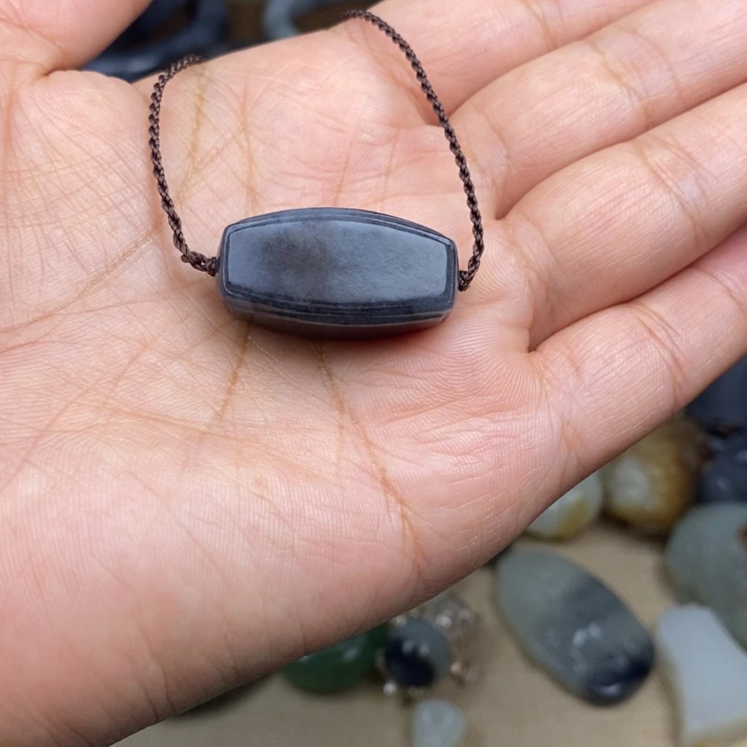 m***k和田玉未镶嵌颈饰