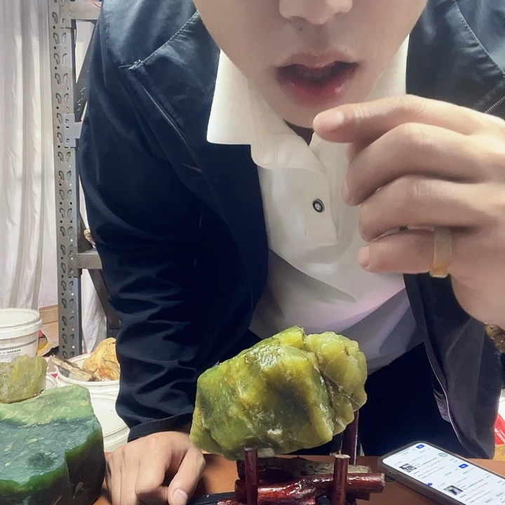 徐***者未镶嵌蛇纹石玉珠宝奇石104