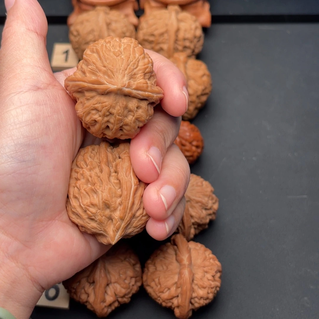 白***菜把件桃核乾坤鼎25.161A