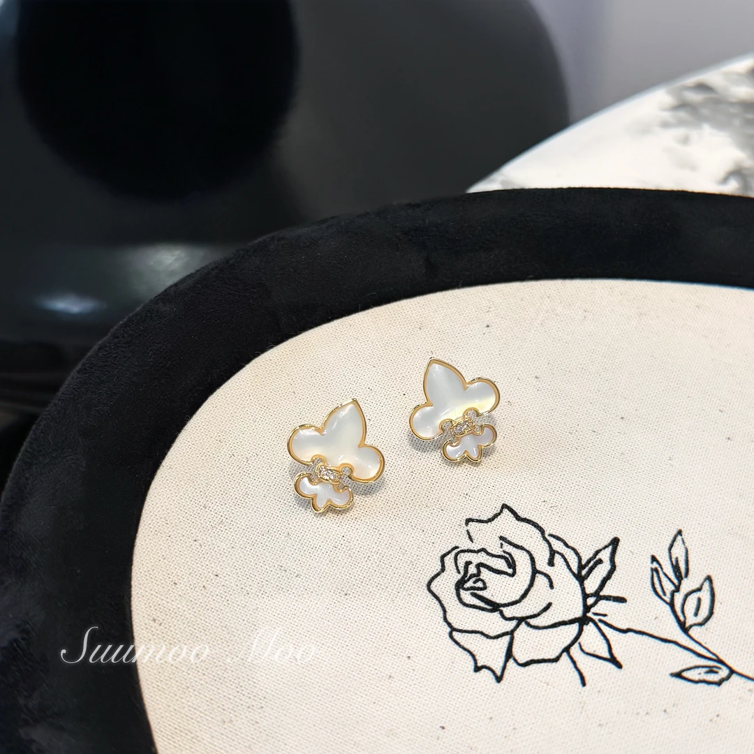 铜合金合成锆石耳饰 法式时尚高级感白贝鸢尾花耳环