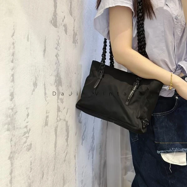 大吉中古/Prada黑色亚克力肩带25降落伞斜挎包