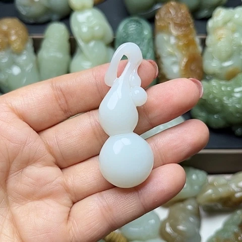 和田玉未镶嵌颈饰七*哥