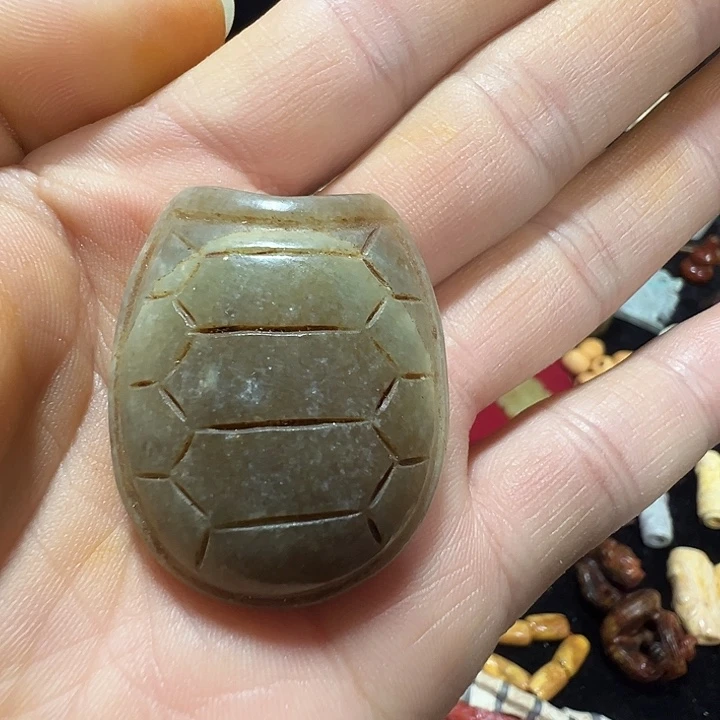 透闪石质玉未镶嵌挂件