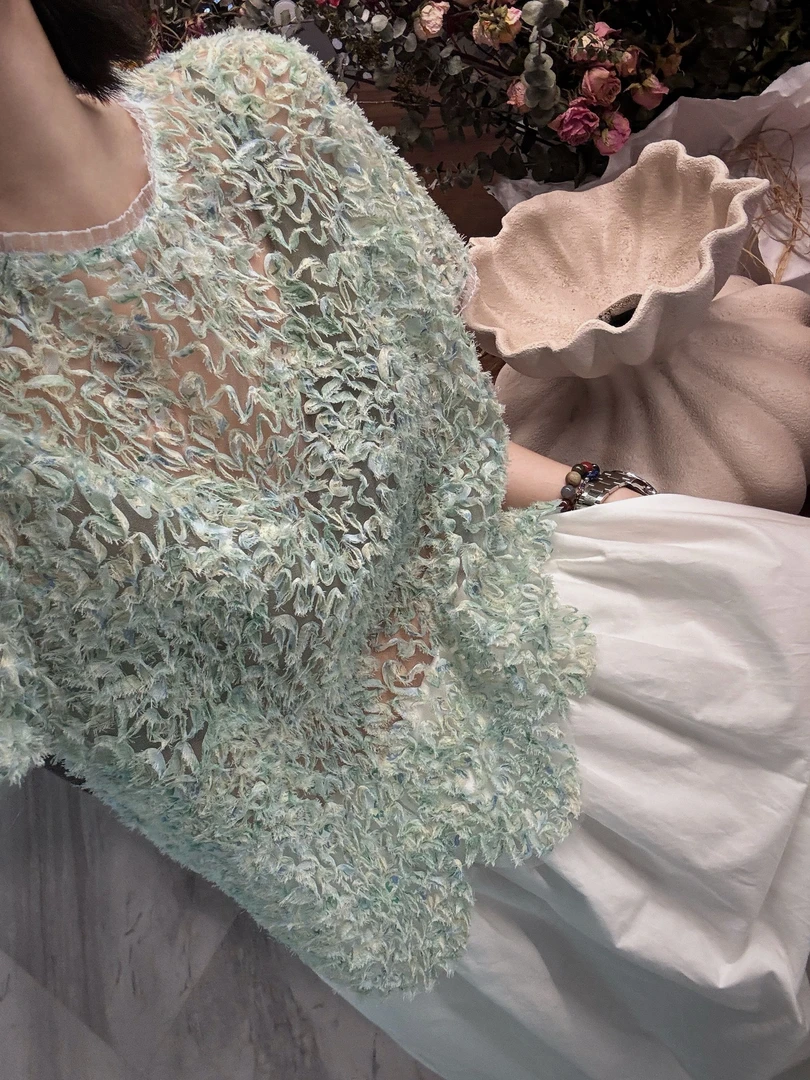 进口面料蕾丝网纱拼接圆领上衣 J25DX213