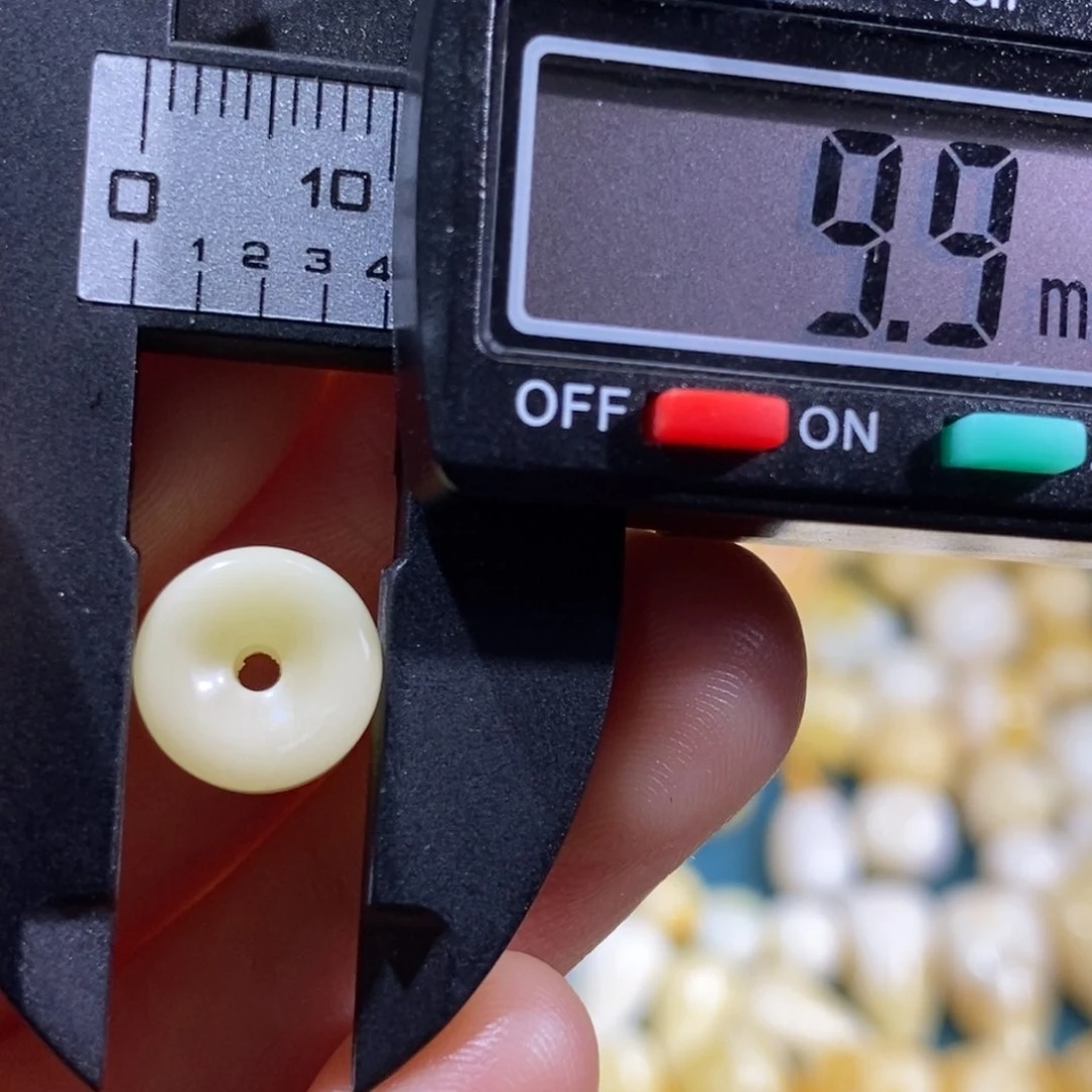 蜜蜡裸石未镶嵌配饰