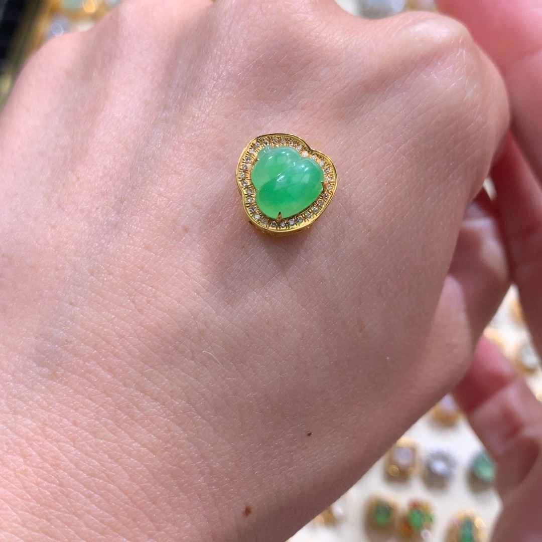 *****翡翠18K金镶嵌颈饰翡翠