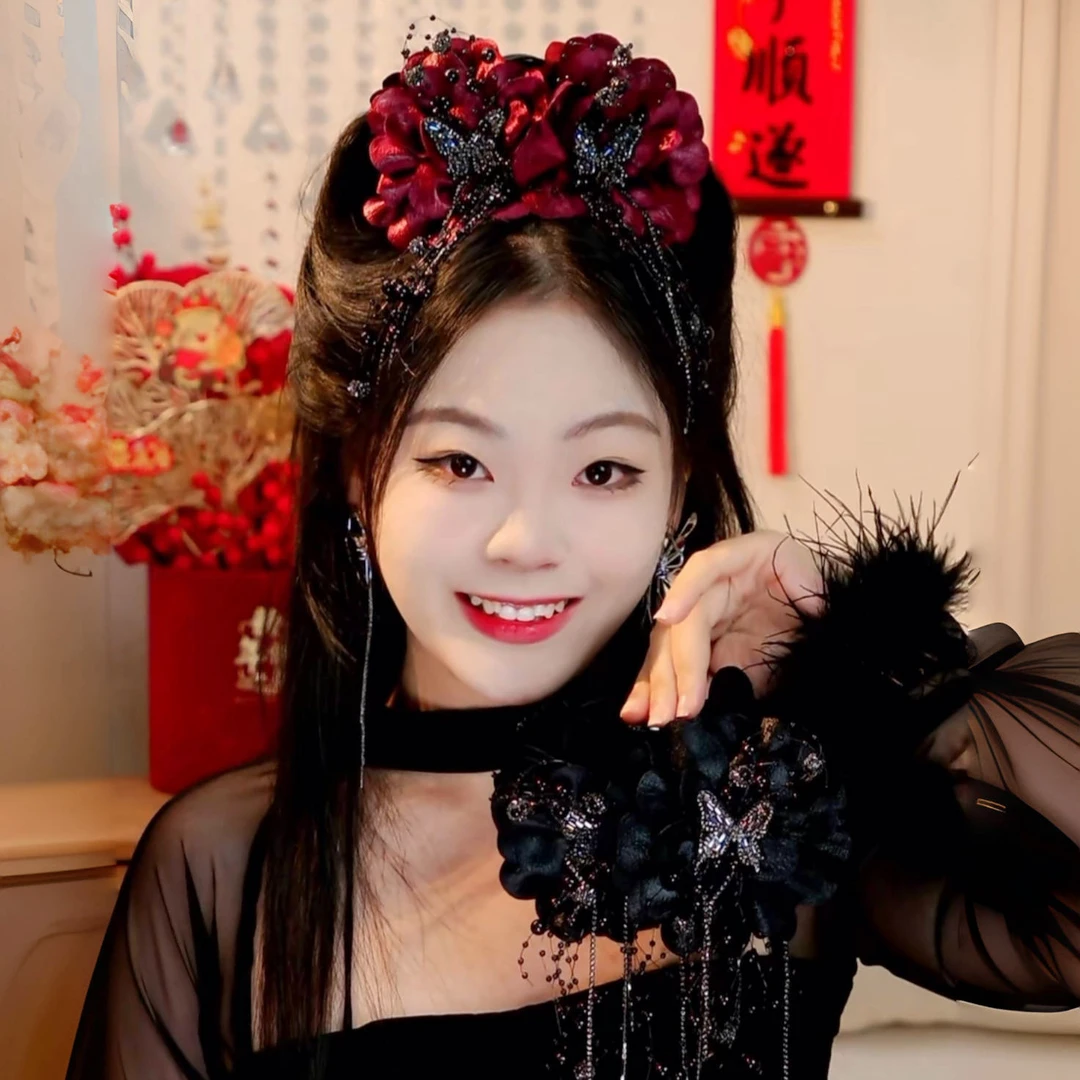 蝴蝶夫人冬季新年2025轻奢复古气质蝴蝶花朵鲨鱼夹流苏长款发饰你