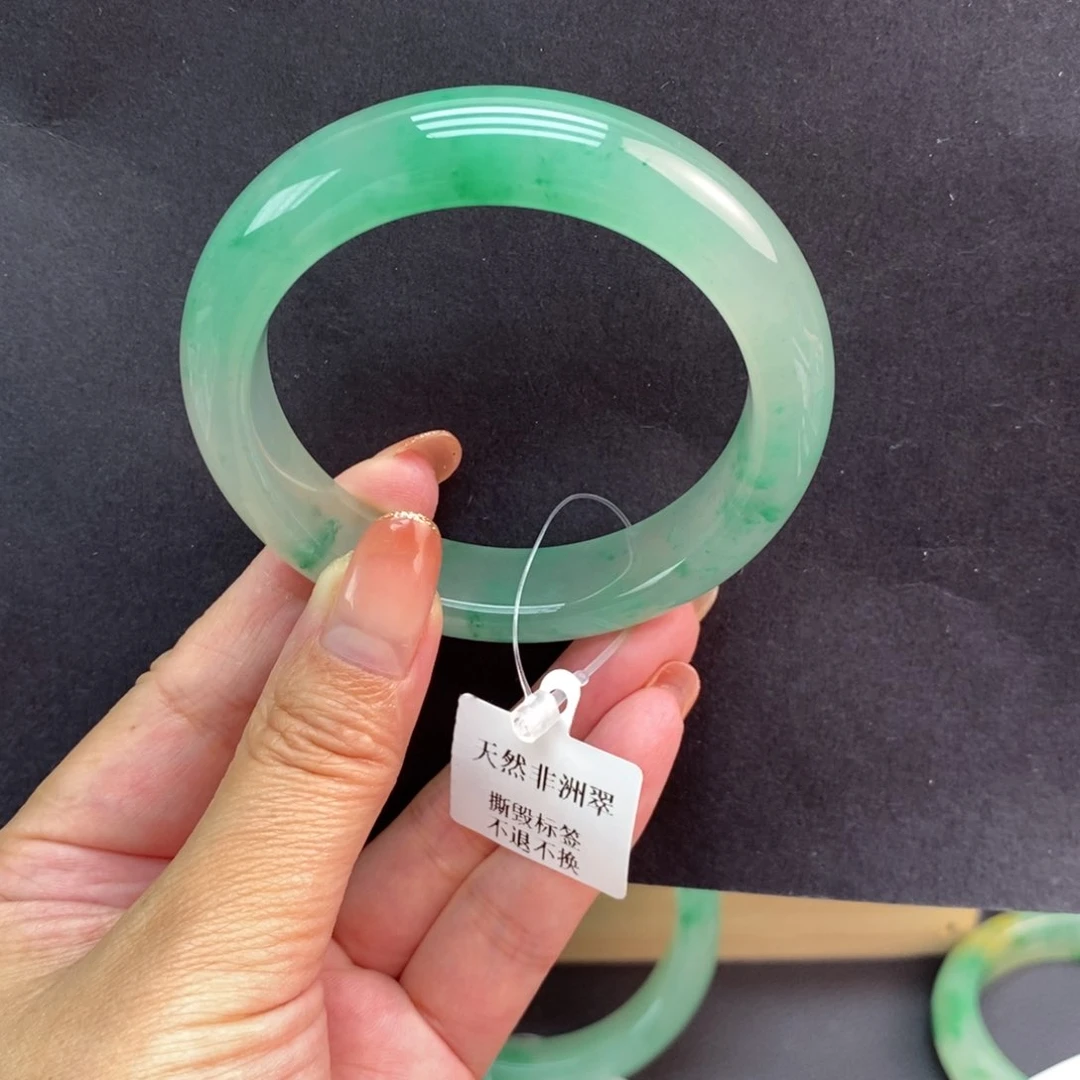 晨***奕石英质玉手镯未镶嵌