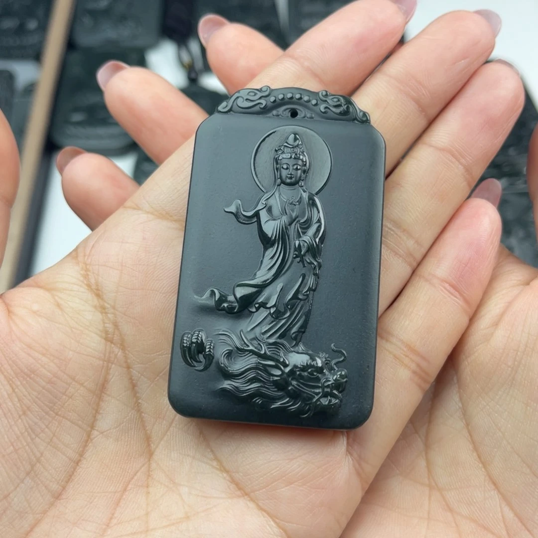 和田玉颈饰未镶嵌金***?