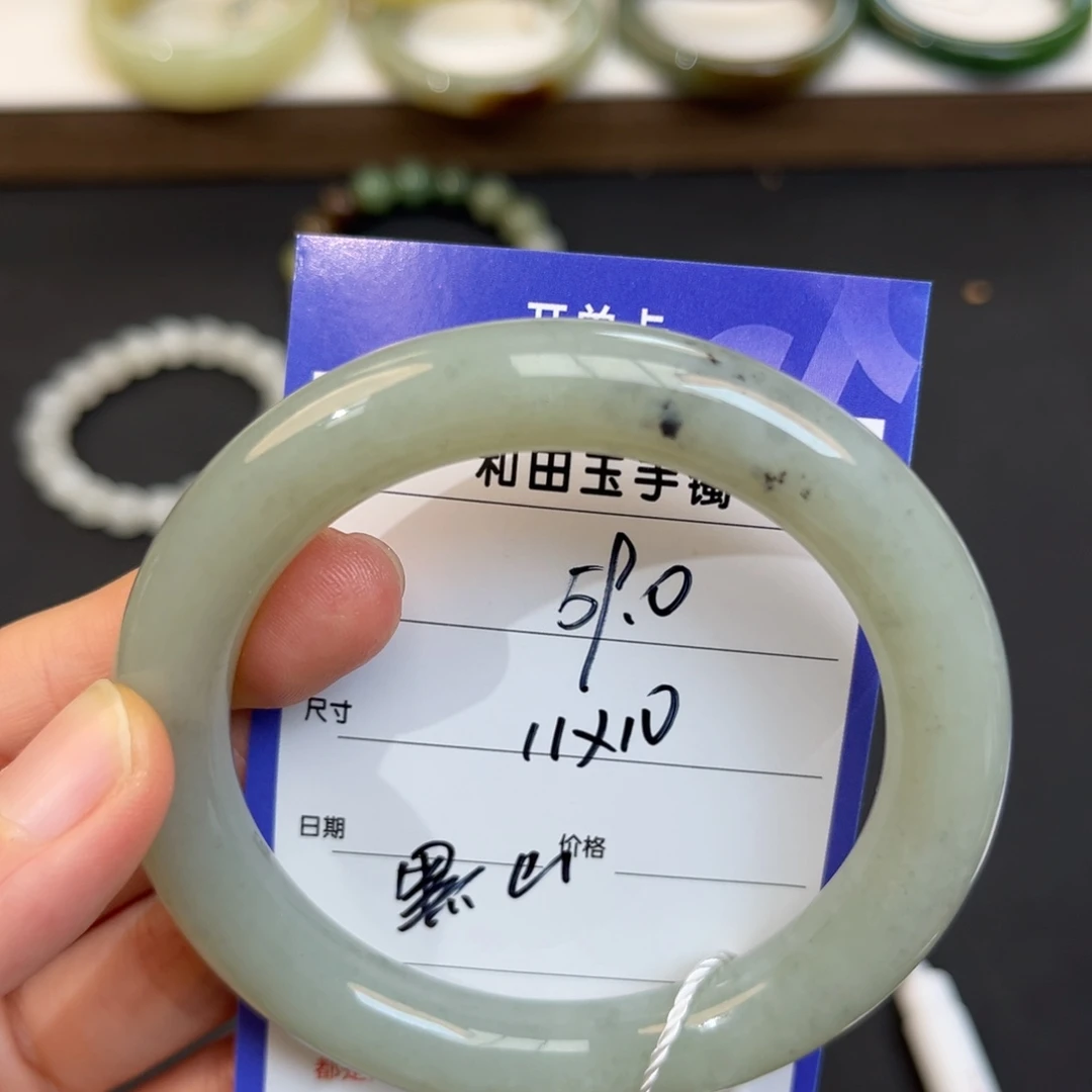 和田玉未镶嵌手镯