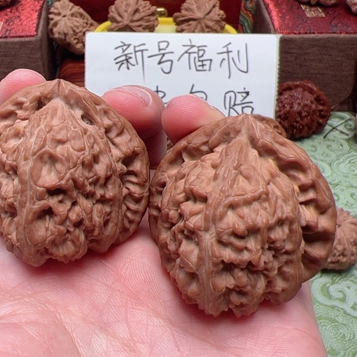 网***年文玩核桃吊坠白狮子文玩核桃手把件