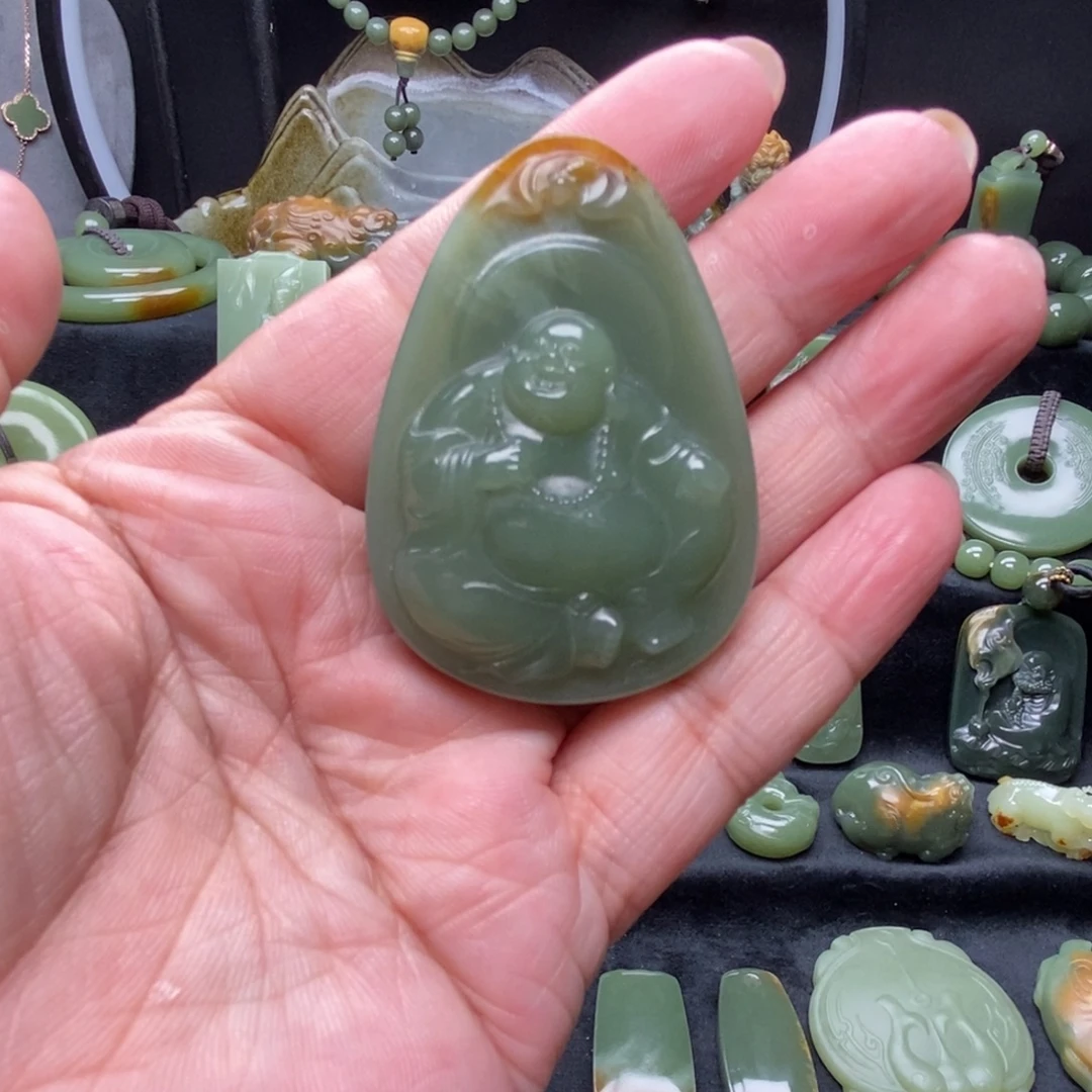 未镶嵌岫岩河磨玉（透闪石质玉）挂件