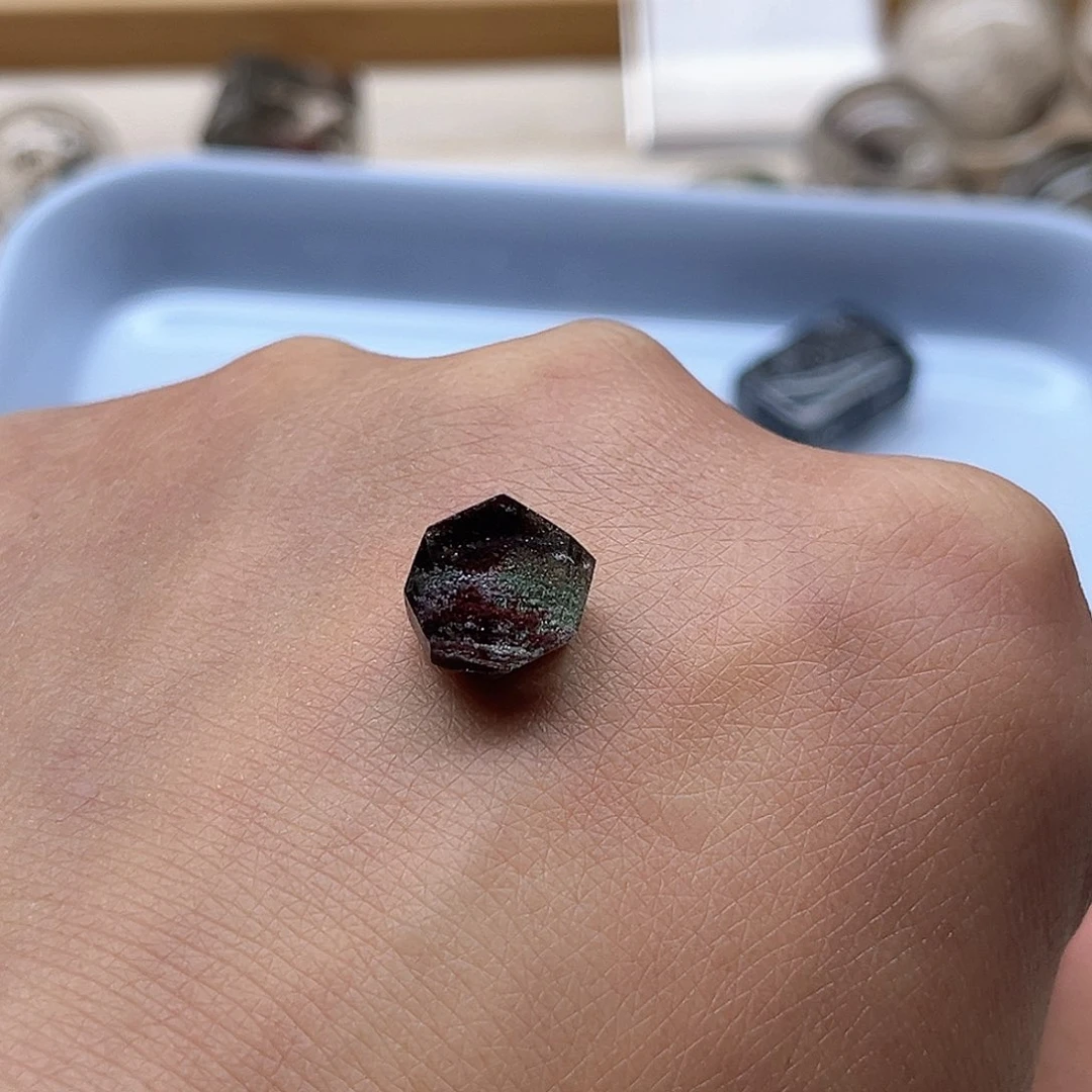 水晶无未镶嵌白***。水晶556