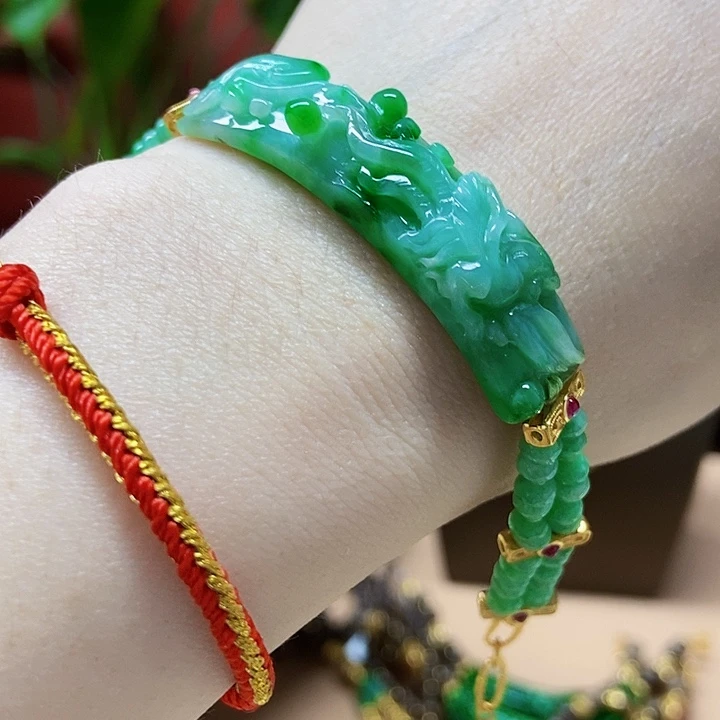 翡翠未镶嵌颈饰手牌