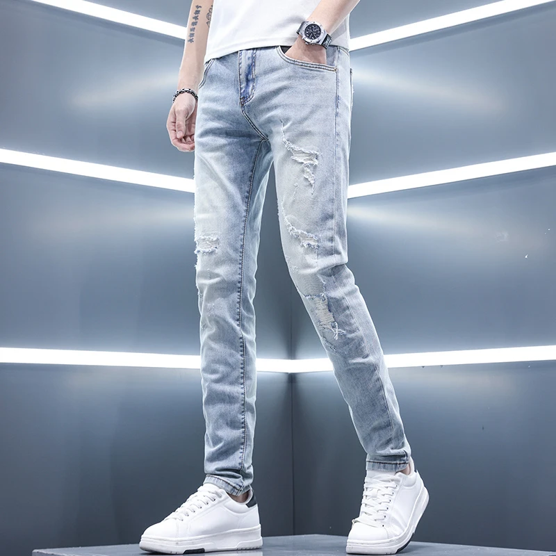 时尚新款男款休闲裤子男士牛仔裤男秋冬浅色破洞潮牌痞帅修身小脚