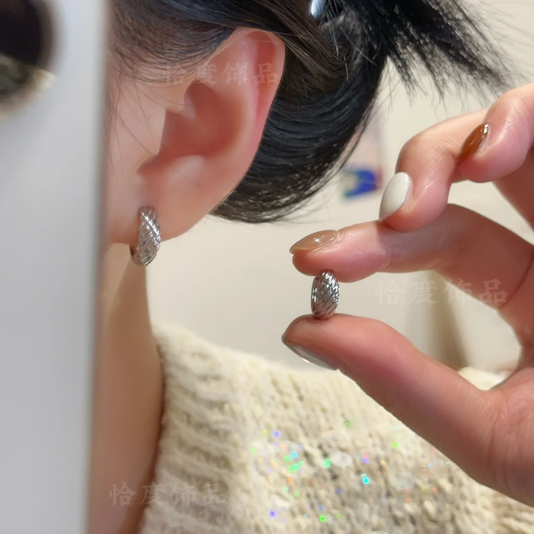 【恰度】秋日新款银色条纹耳扣