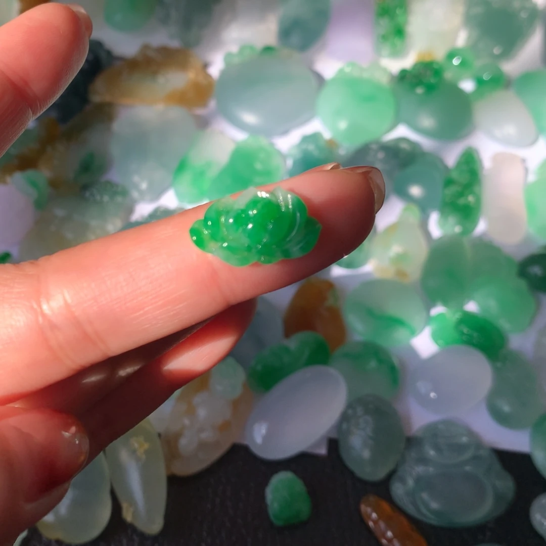 定制翡翠未镶嵌花