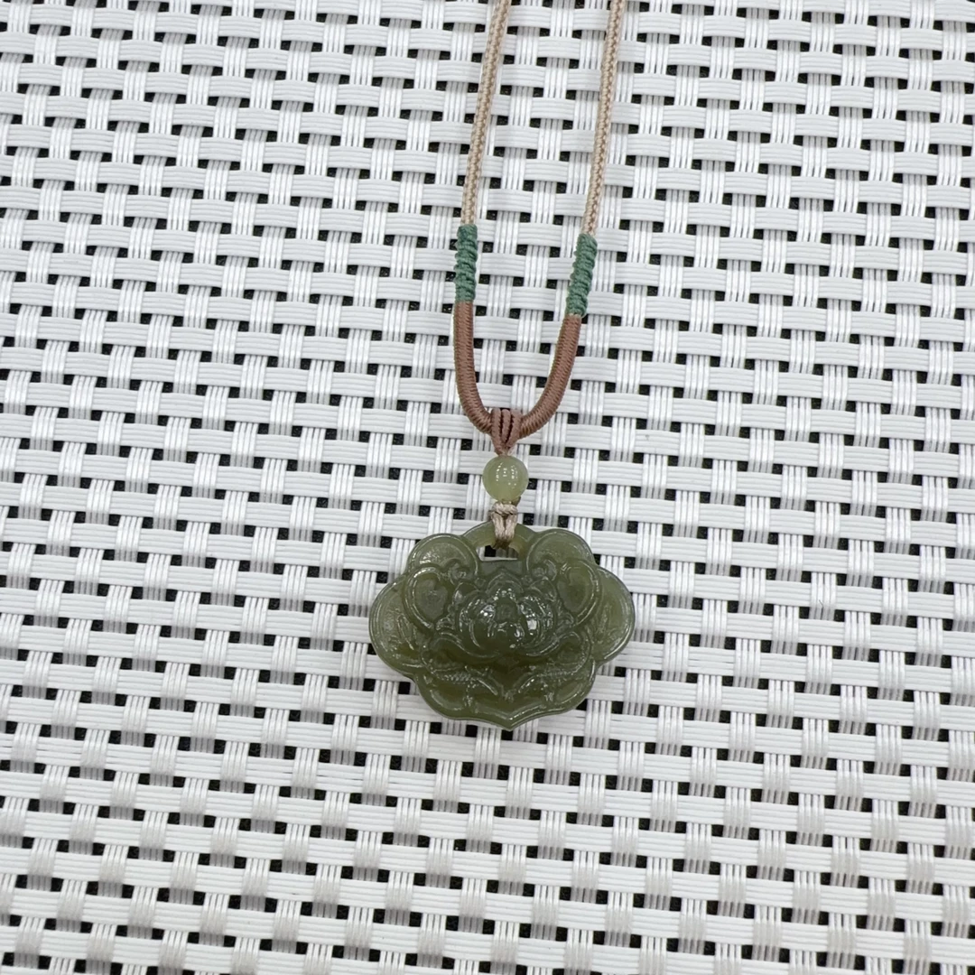 天然和田玉莲花如意锁吊坠多样性拍一发一hs4