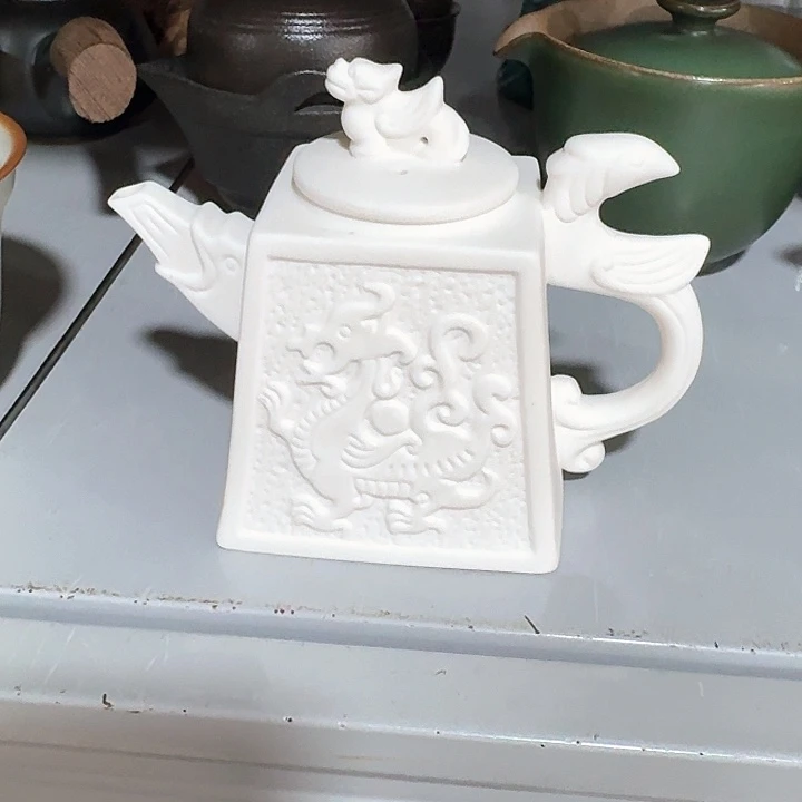 主人杯一个，瓷。。品茗