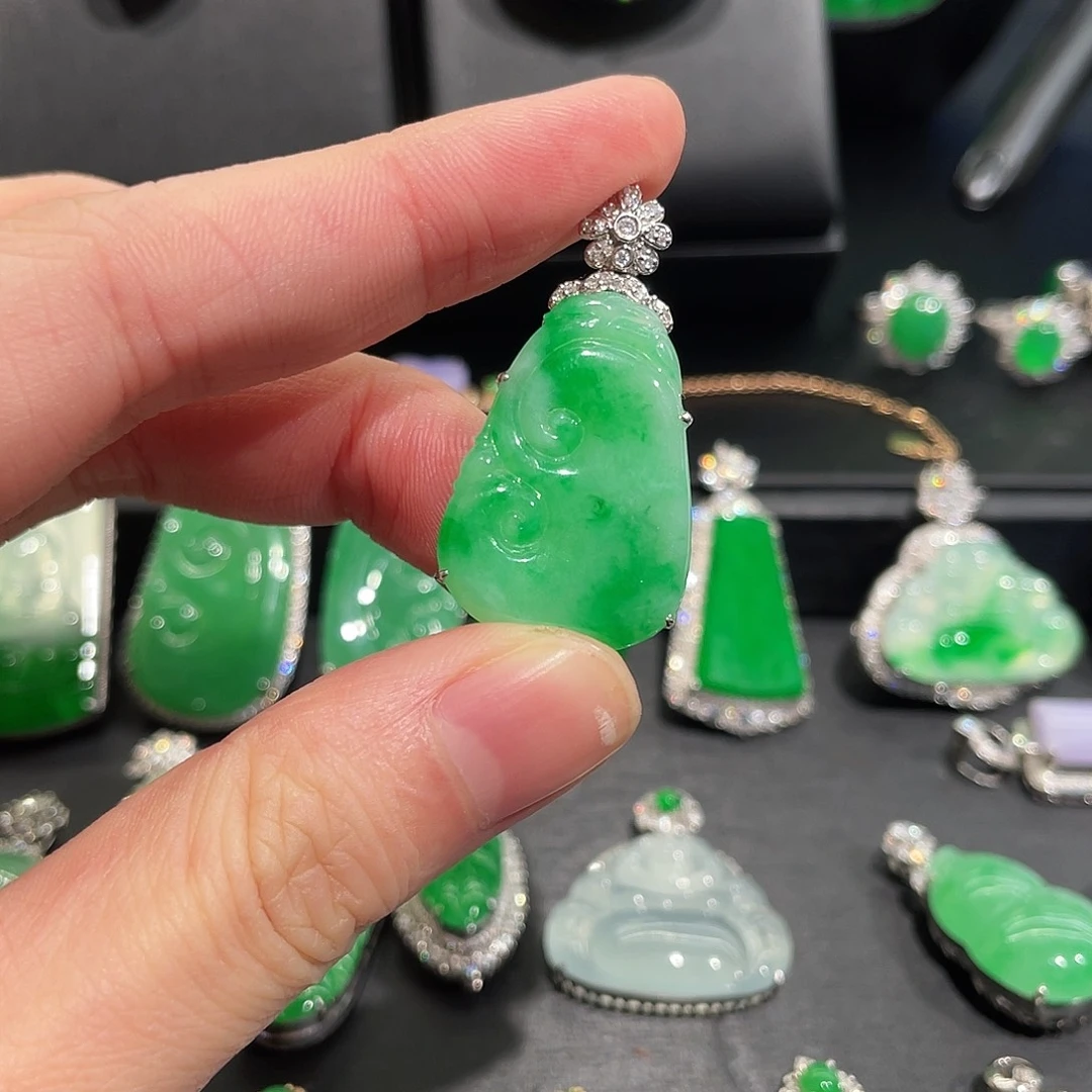 翡翠18K金镶嵌颈饰