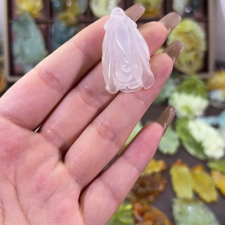 未镶嵌蛇纹石玉颈饰鱼*