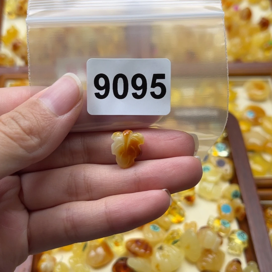 未镶嵌琥珀珠宝奇石