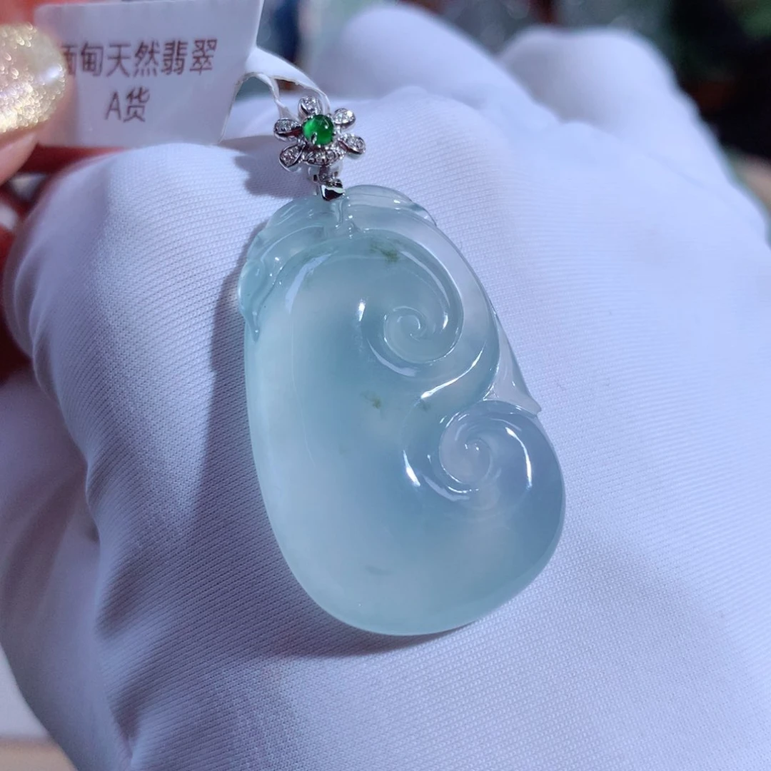 翡翠颈饰18K金镶嵌如意