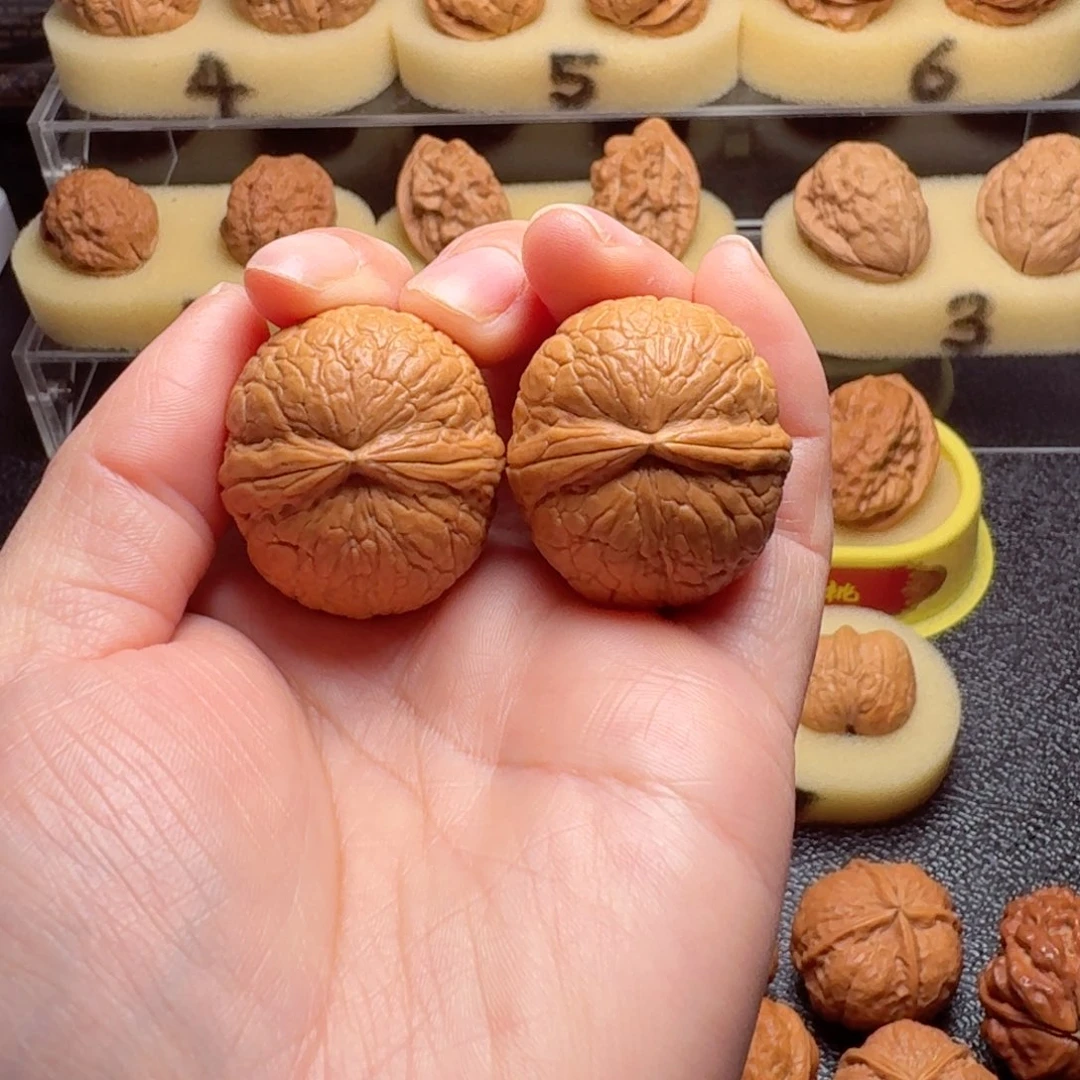 文玩核桃把件小***以蛇皮球