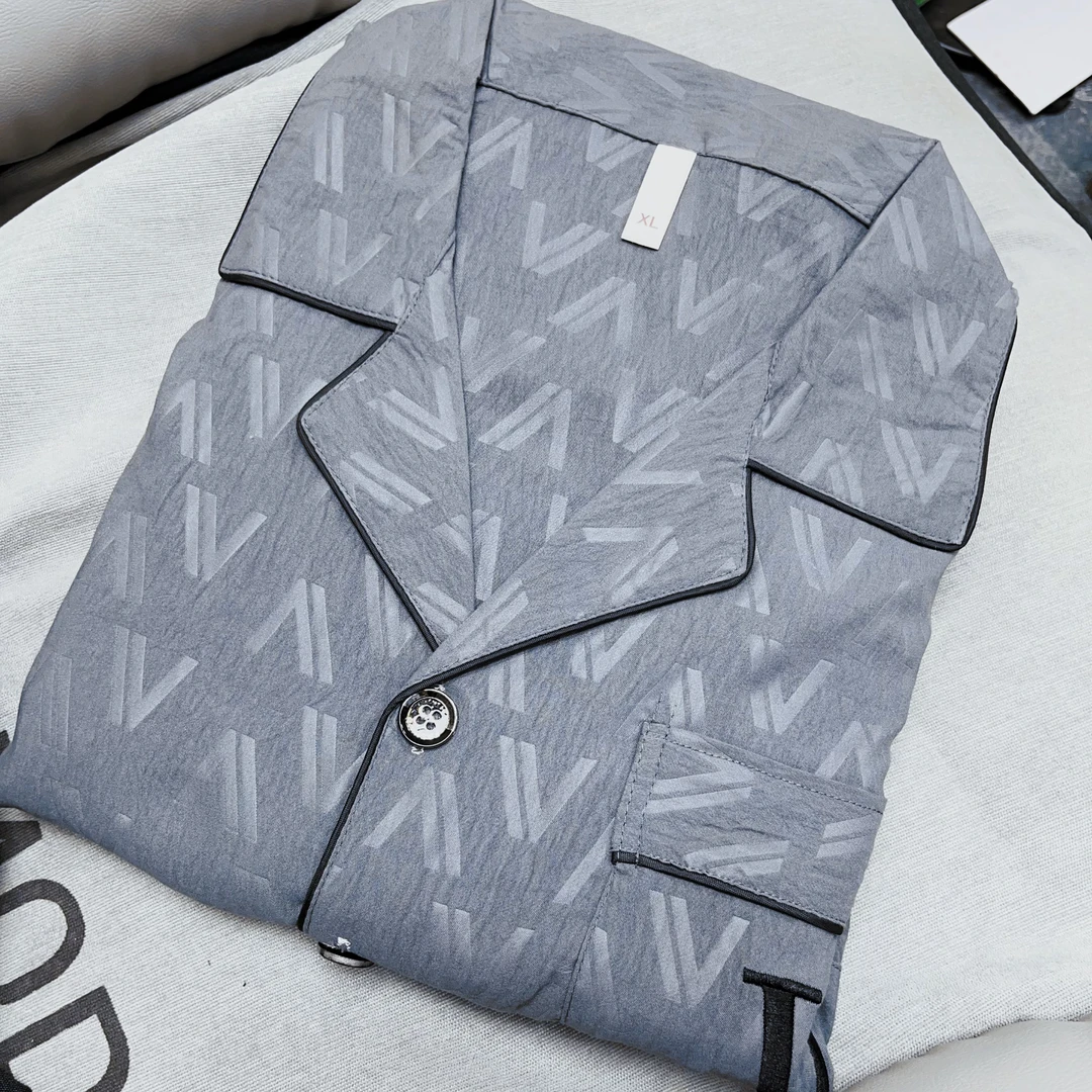 【R539】夏款三件套高级灰压花字母男士短袖短裤+长裤