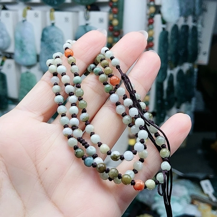 颈饰足铂镶嵌翡翠翡翠